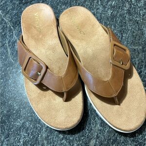 Vionic Women's Tan Buckle Sandals